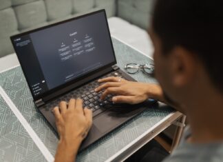ChatGPT ಗೆ ಎದುರಾಳಿ Google Bard man people woman laptop